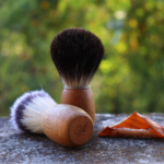 2 Blaireaux en chêne soit avec fibre synthétique soit avec pure badger